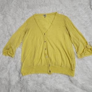 Splendid Yellow V-Neck Three Quarter Sleeve Lightweight Cardigan